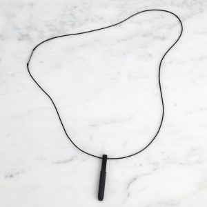 NECKLACE / VERTICAL / BLACK